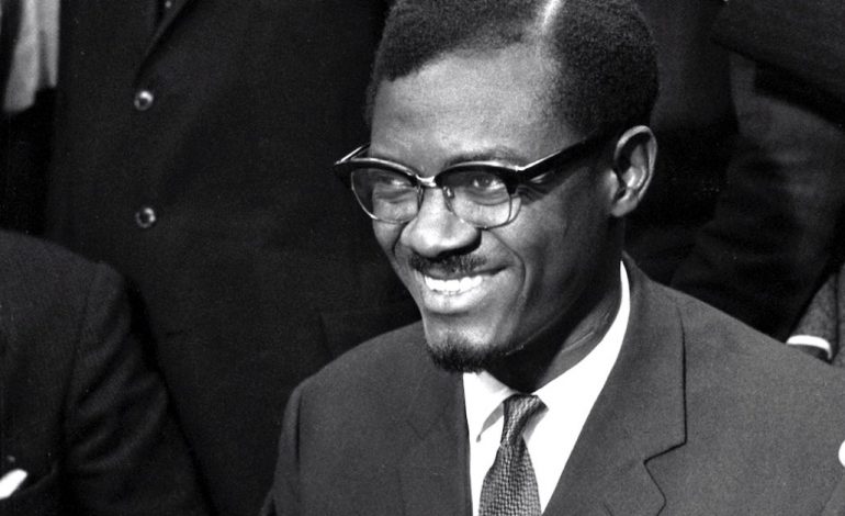 Emotion et « excuses » à Bruxelles pour la remise d’une « relique » de Patrice Lumumba