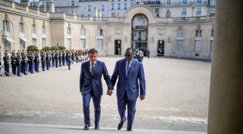 Emmanuel Macron invite Macky Sall à la sortie