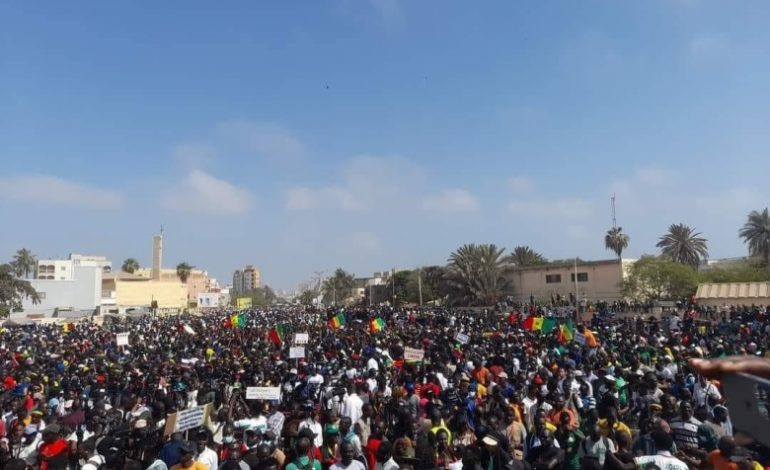 Des milliers de Sénégalais manifestent à Dakar contre le rejet de la liste nationale de l’opposition pour les législatives