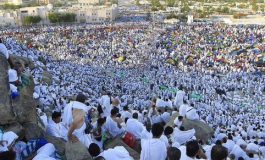 Des centaines de milliers de musulmans prient sur le mont Arafat, point culminant du hajj