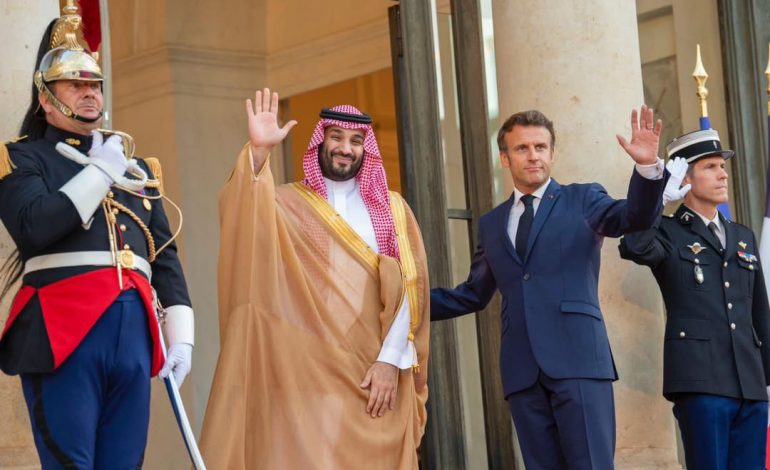 Emmanuel Macron reçoit Mohammed ben Salmane, malgré Jamal Khashoggi et la colère des défenseurs des droits humains