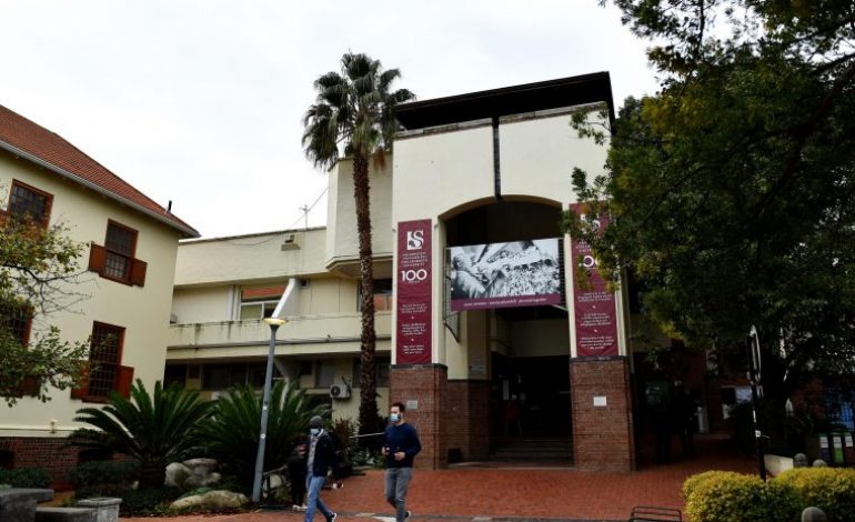L’université de Stellenbosch (Cap) expulse un étudiant blanc qui avait uriné sur les affaires d’un camarade noir