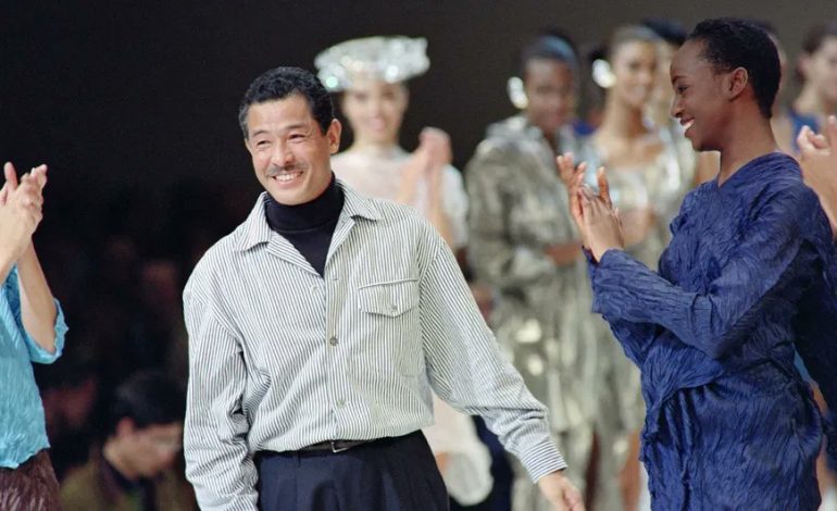 Décès du créateur de mode japonais Issey Miyake à l’âge de 84 ans