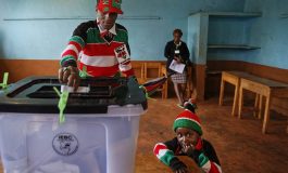 Raila Odinga, le chef de l'opposition en tête de la présidentielle selon les résultats partiels