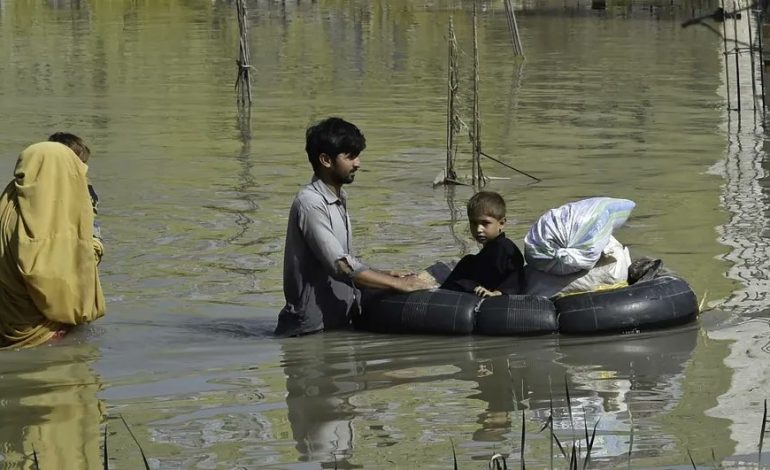 Un tiers du Pakistan « sous les eaux », 1.136 morts recensés