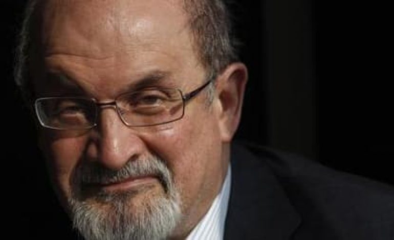 Salman Rushdie sous respirateur après avoir été poignardé dans l’Etat de New York