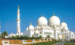 Un avion de tourisme s'écrase dans le parking d'une mosquée à Abou Dhabi
