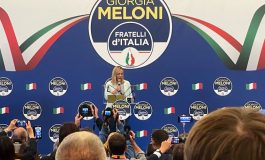 Giorgia Meloni dément être fasciste et ancre l'Italie dans l'Union Européenne et l'Otan
