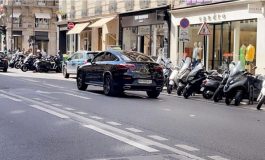 Dans les rues de Paris, motos et scooters payent désormais leur stationnement