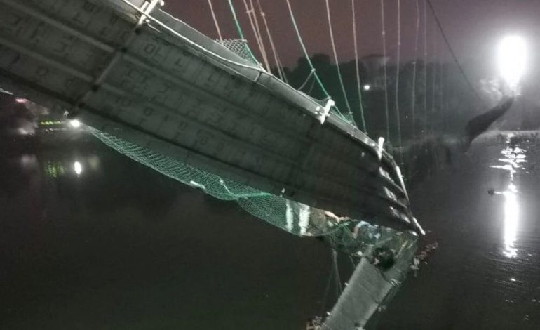 Arrestations en lien avec l’effondrement du pont Machchhu ayant fait au moins 137 morts