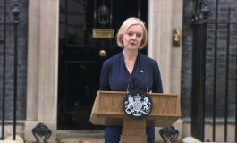 Acculée, affaiblie, la Première ministre Liz Truss jette l'éponge et démissionne