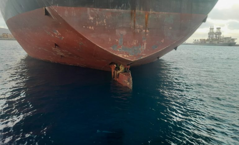 Trois clandestins Nigérians arrivent cachés sur le safran d’un pétrolier aux Canaries