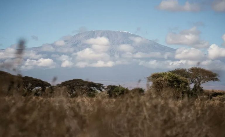 Le Kilimandjaro toujours en proie aux flammes