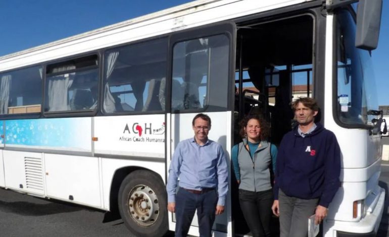 Le car humanitaire d’Yzernay est enfin parti pour Dakar