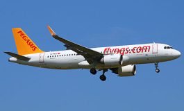 Une quinzaine de passagers s'échappent d'un avion après un faux atterrissage d'urgence à l'aéroport El Prat de Barcelone