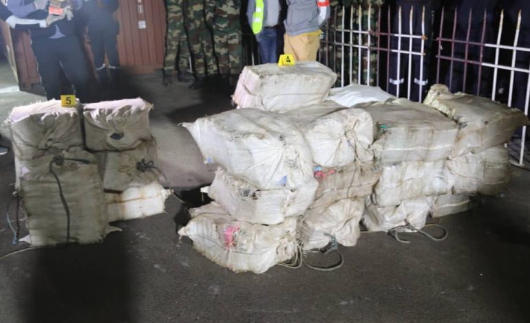 Plus de 800 kg de cocaïne par le patrouilleur Kédougou saisis sur un navire au large de Dakar