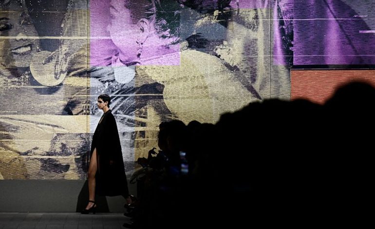 Dior célèbre Joséphine Baker et « les années folles » lors des Fashion Week
