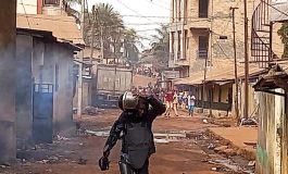 La junte au pouvoir en Guinée menace d'interdire les partis politiques après des troubles et deux morts à Conakry