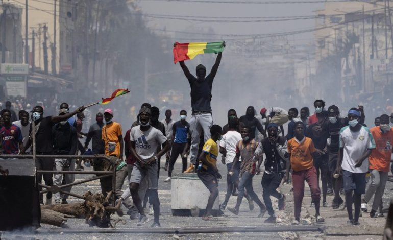 Comprendre la crise crise politique au Sénégal après le placement en détention d’Ousmane Sonko et la dissolution de son parti