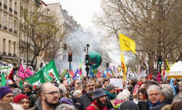 Une centaine de plaintes déposées à Paris pour des "arrestations arbitraires" dans les manifestations contre la réforme des retraites en France