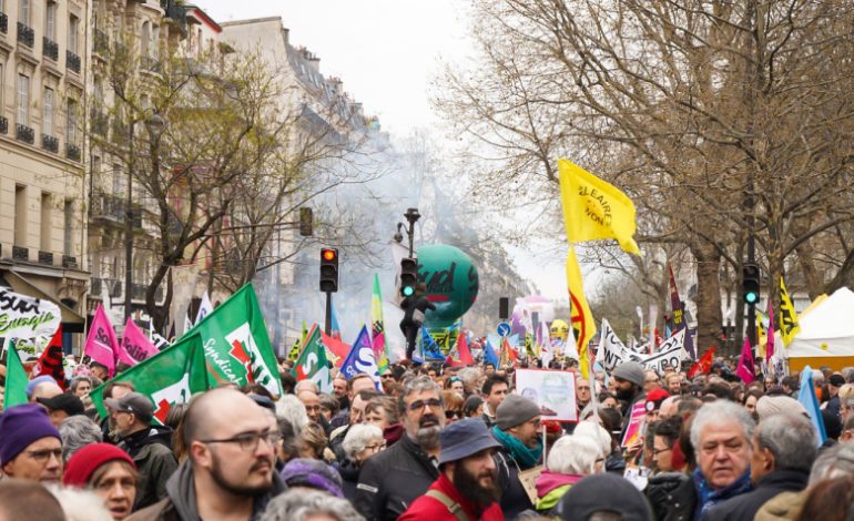 Une centaine de plaintes déposées à Paris pour des « arrestations arbitraires » dans les manifestations contre la réforme des retraites en France