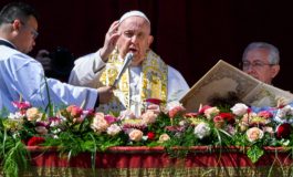 Le pape François condamne les "pierres d'achoppement" à la paix dans le monde lors de son message de Pâques