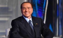 Devant l'hôpital milanais, les admirateurs de Silvio Berlusconi saluent un "immortel"