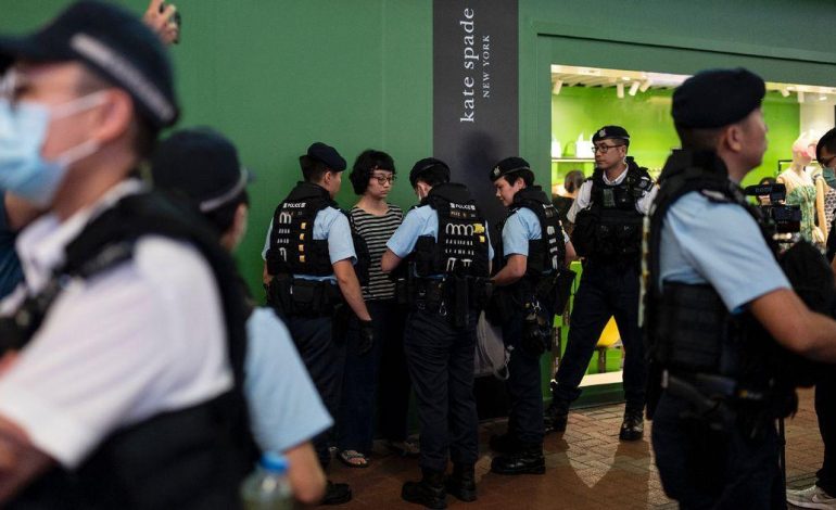 8 personnes arrêtées à Hong Kong à l’occasion du 34e anniversaire de la sanglante répression de la place Tiananmen à Pékin