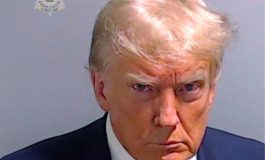 Donald Trump transforme sa photo judiciaire en arme de communication politique