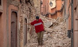 Le bilan provisoire du violent séisme au Maroc monte à 2497 morts