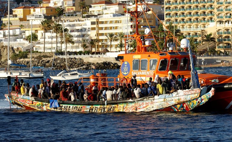 Les arrivées de migrants aux Canaries explosent le record de 2006