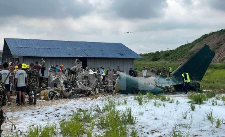 Un avion s’écrase lors du décollage à l’aéroport de Katmandou, seul le pilote a survécu