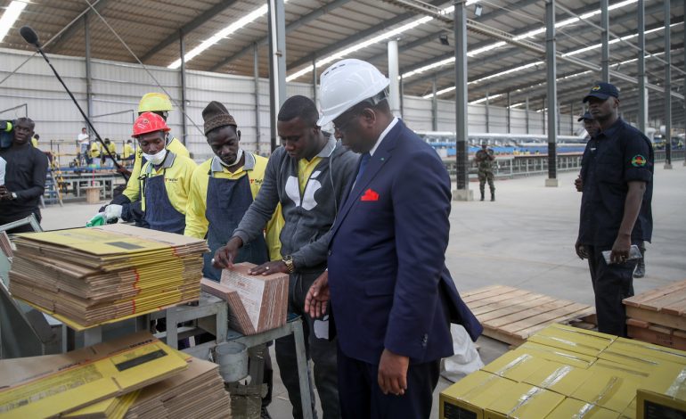 Macky Sall inaugure Twyfords Ceramics, une usine de fabrication de carreaux céramiques