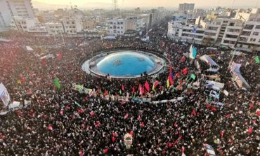Une marée humaine rend hommage au général Qassem Soleimani à Téhéran