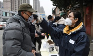 La contamination du coronavirus s'accélère dans le monde, l'OMS évoque un risque de "pandémie"