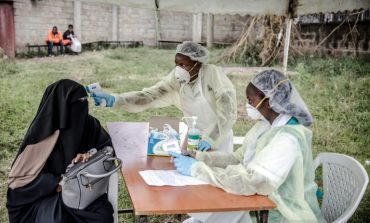 Plus de décès dûs au coronavirus en Europe qu'en Asie, les bourses plongent malgré les milliards promis