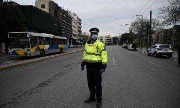 La Grèce se réveille dans le confinement général