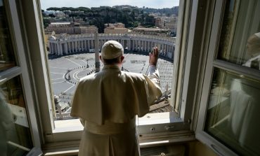 Le Pape François préconise les "calins" pour les familles confinées à cause du coronavirus