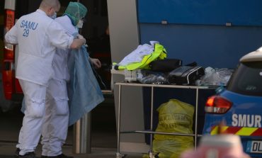 Plus de 1.000 morts du coronavirus en France et des soignants à bout