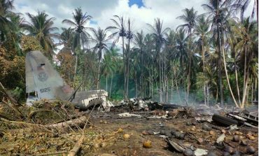 Crash d'un avion militaire aux Philippines: 50 morts, selon un nouveau bilan