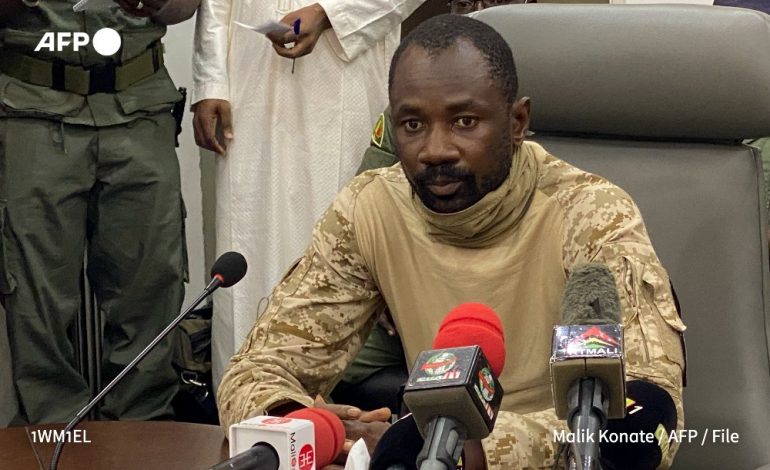 Deux personnes tentent de poignarder Assima Goïta de dos lors de la prière de la Tabaski
