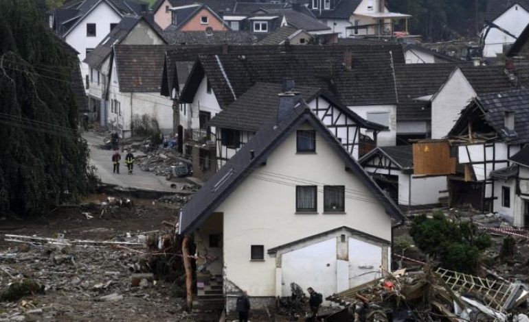 183 morts en Europe, Angela Merkel arpente les zones sinistrées