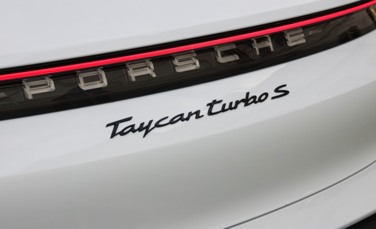Porsche rappelle 43 000 voitures Taycan et Taycan Cross Turismo à cause d’un bug logiciel touchant le moteur