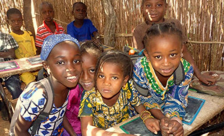 Des fournitures scolaires de Saint-Cyr-sur-Loire pour Koussanar