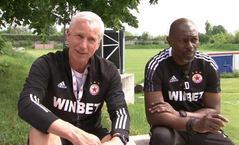 Alan Pardew, du CSKA Sofia quitte son poste, invoquant son « indignation » face au comportement raciste des supporters envers les joueurs noirs du club