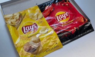 Balenciaga lance des sacs à mains aux couleurs des chips Lay's à 1800$USD soit 1.214.350 FCFA