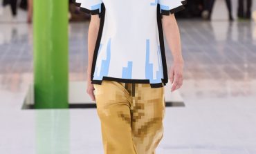 La marque Loewe dévoile des vêtements pixelisés inspirés de Minecraft
