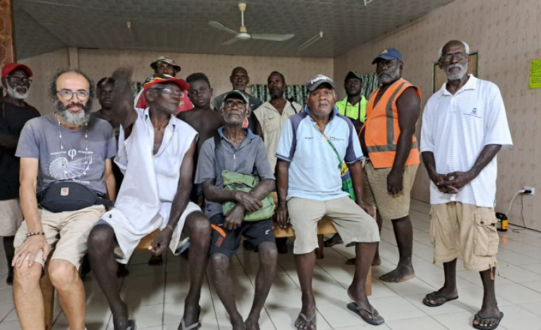 Climatologue, Gianluca Grimalda refuse de prendre l’avion pour se rendre en Papouasie Nouvelle-Guinée et risque d’être licencié