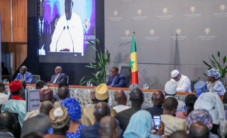 Le forum voulu par Macky Sall prône une élection présidentielle après le 2 avril, peut-être en juillet