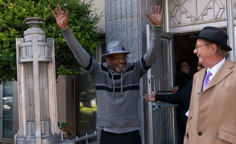 Glynn Simmons emprisonné pendant 48 ans, obtient 7,15 millions de dollars d’indemnisation